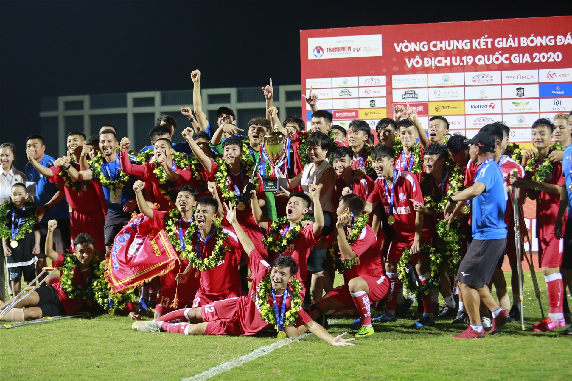 Đánh bại U19 HAGL đầy thuyết phục , U19 PVF giành ngôi vô địch mùa giải U19 Quốc Gia 2020.