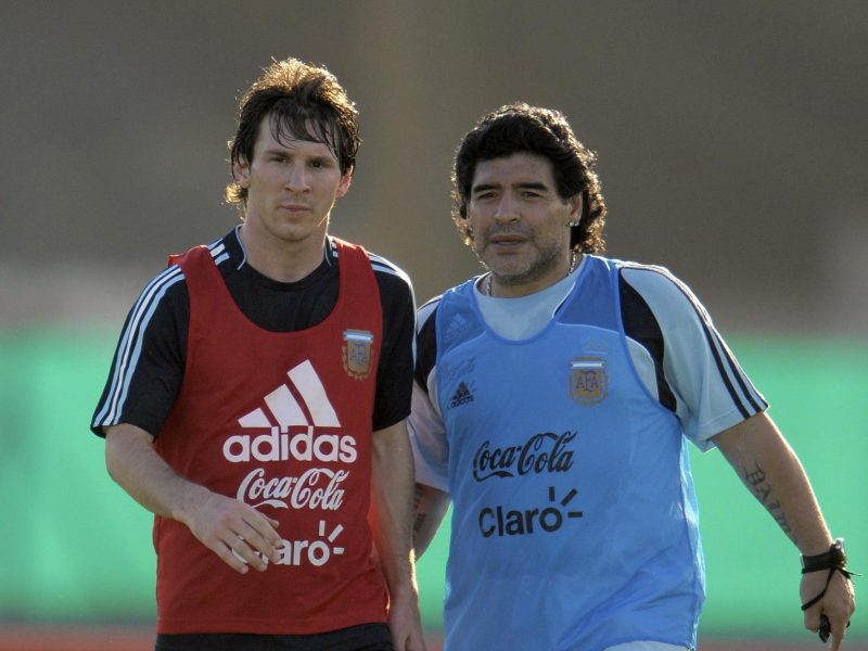 Huyền thoại bóng đá deigo Maradona