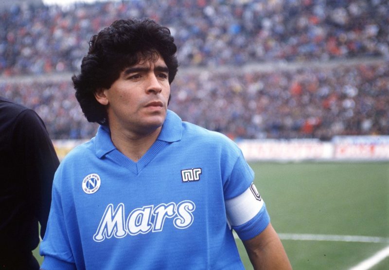 Huyền thoại bóng đá deigo Maradona