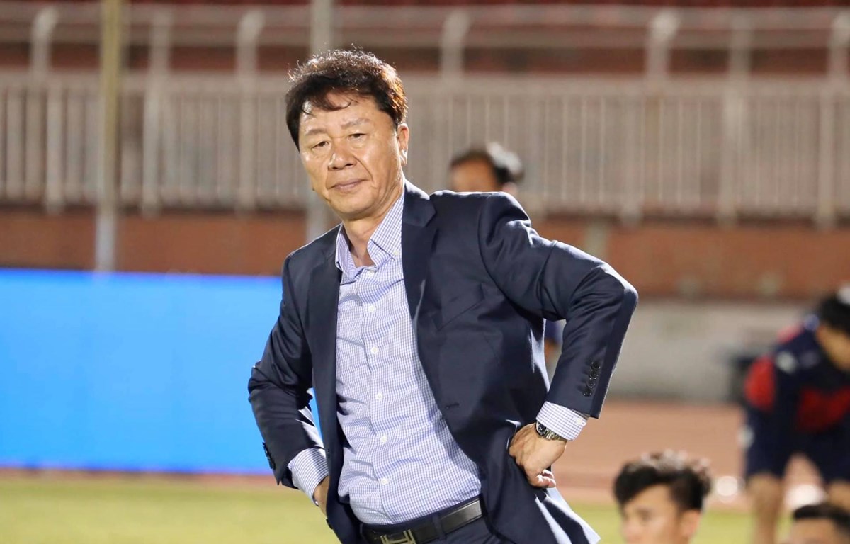 Mất trợ thủ đắc lực ngay trước thềm đấu Hà Nội –  HLV Chung Hae Soung đang gặp khó